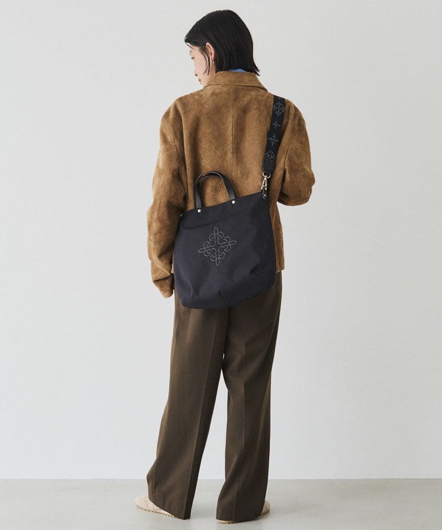 ほぼ未使用ラシット今期A4入るコーデュラナイロン刺繍2wayバッグ