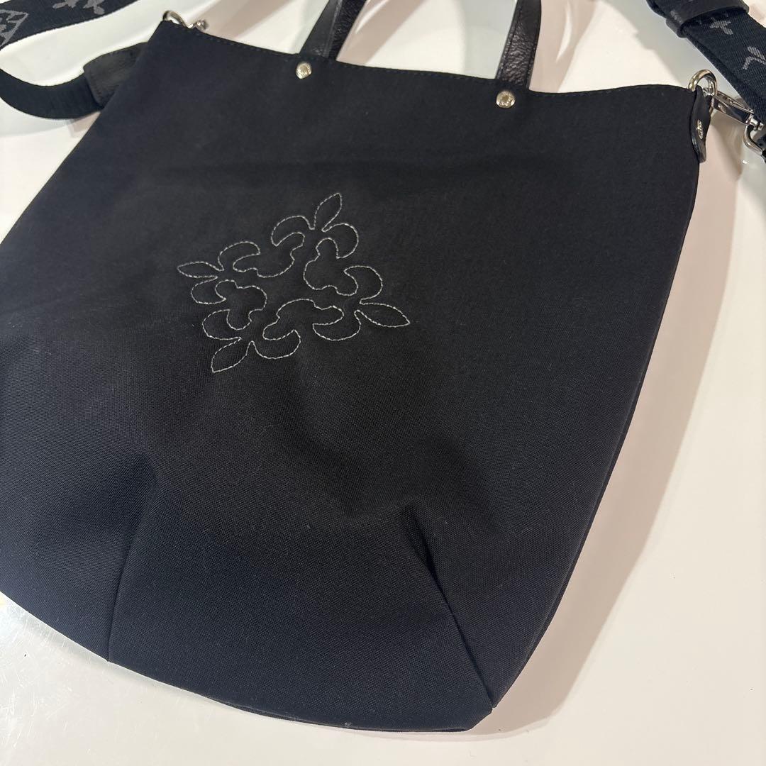 ほぼ未使用ラシット今期A4入るコーデュラナイロン刺繍2wayバッグ