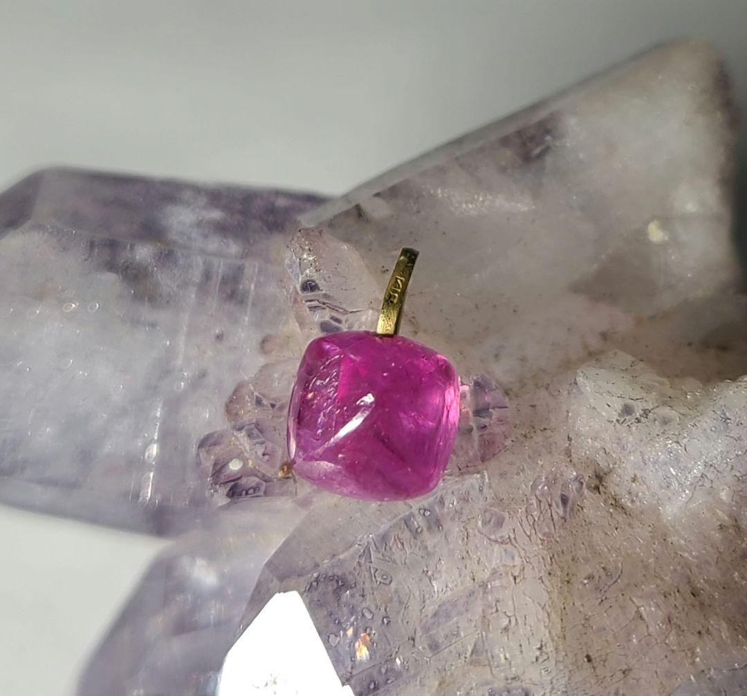 鮮やかなフューシャピンク!!★アヤナスピネル18金ペンダントトップ★ K18 アヤナスピネル(ピンクスピネル)＆ダイヤモンドのネックレス ~Ello