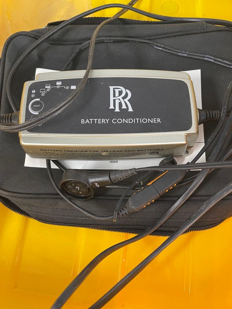ロールスロイス・RR 純正バッテリーコンディショナー 専用ケース付き ロールスロイス (Rolls-Royce) 純正 バッテリーコンディショナー