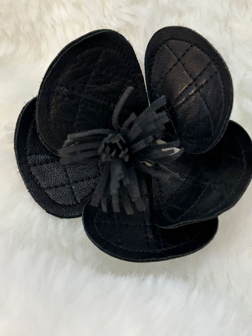CHANEL ビンテージマトラッセ黒いレザー花型ブローチ約10cm可愛い 楽天市場】【送料無料】 シャネル コサージュ ブラック カメリア 美品