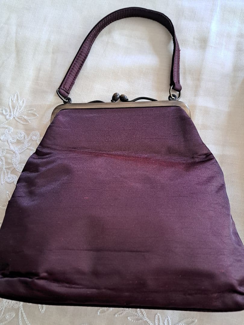 茶色(赤紫)の袋物刺繍バッグと小物刺繍バックセット