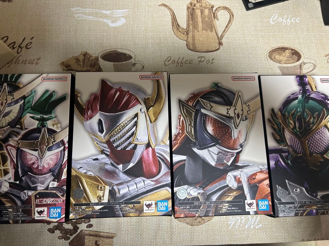 真骨彫 仮面ライダー鎧武　まとめ売り Amazon.co.jp: 【2次受注分】S.H.フィギュアーツ (真骨彫製法) 仮面