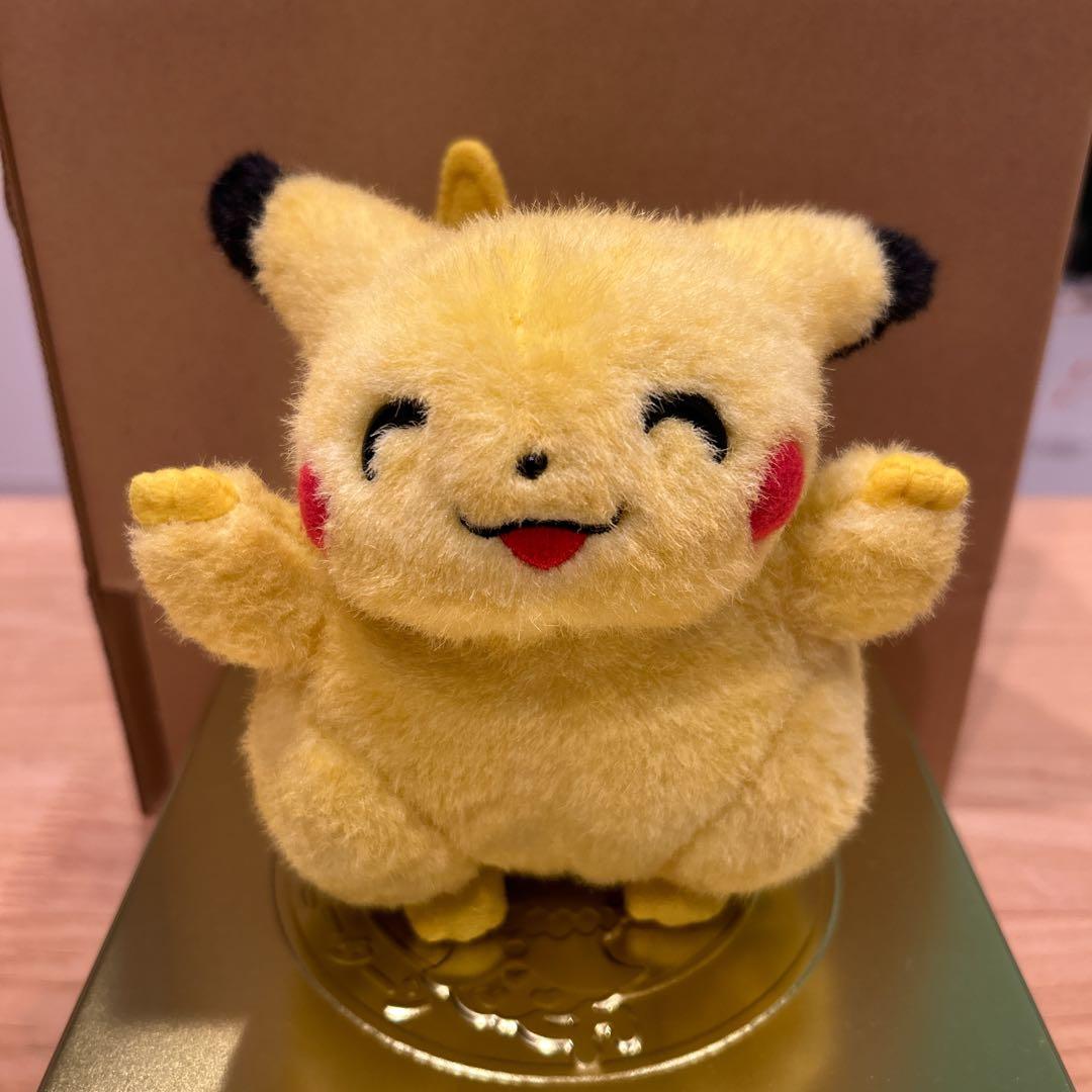 ピカチュウ ぬいぐるみ 初期ピカ TOMY 笑顔 にっこり バンザイ - メルカリ