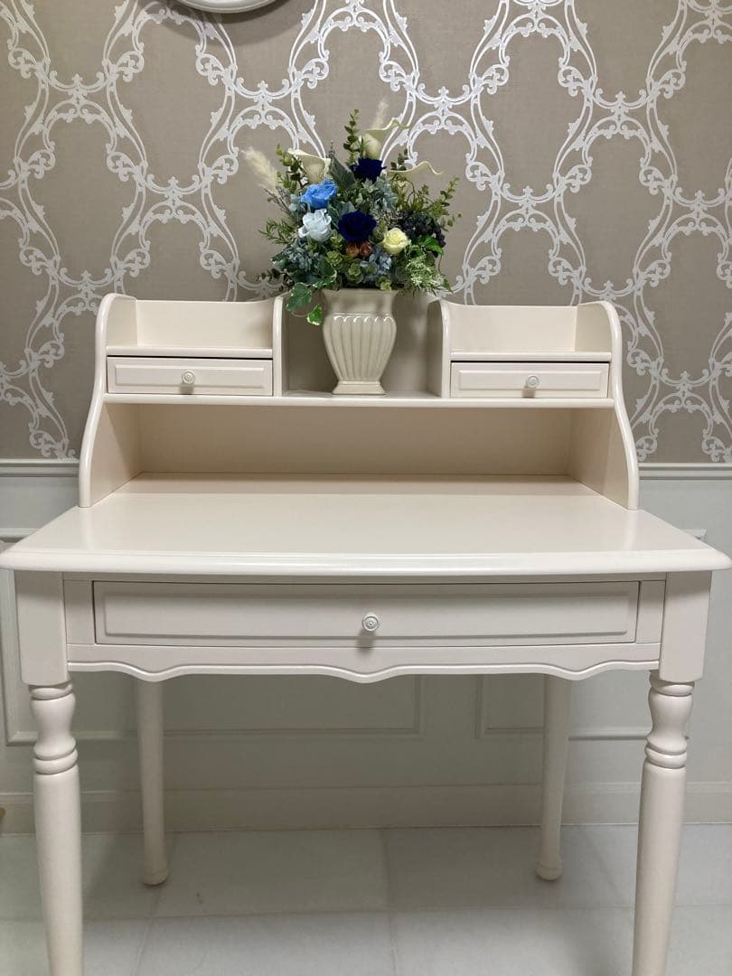 【本日値下げ中】アンティークデスク 収納付き おしゃれな収納付きデスクが低価格で販売中。家具・インテリア通販