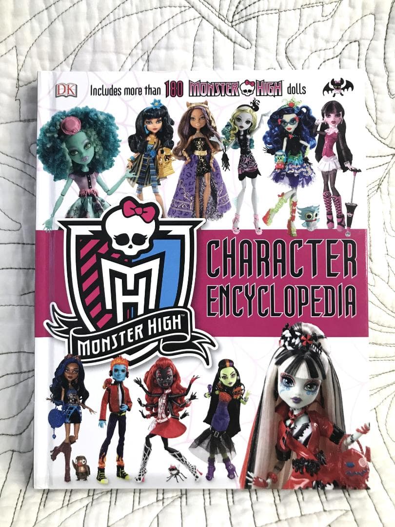 洋書「モンスター・ハイ キャラクター図鑑」Monster High Monster High Character Encyclopedia: More Than 180 Monster High