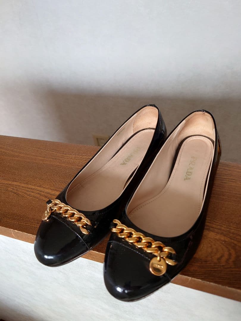 PRADA ブラック フラットシューズ ゴールドチェーン　サイズ381/2 PRADA ブラック フラットシューズ ゴールドチェーン サイズ381/2 - 靴