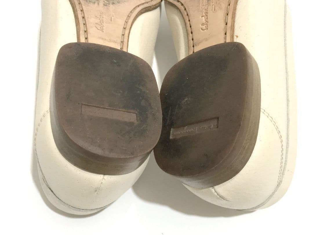 サルヴァトーレ フェラガモ パンプス ローファー ■ 本革 白系 23.5cm