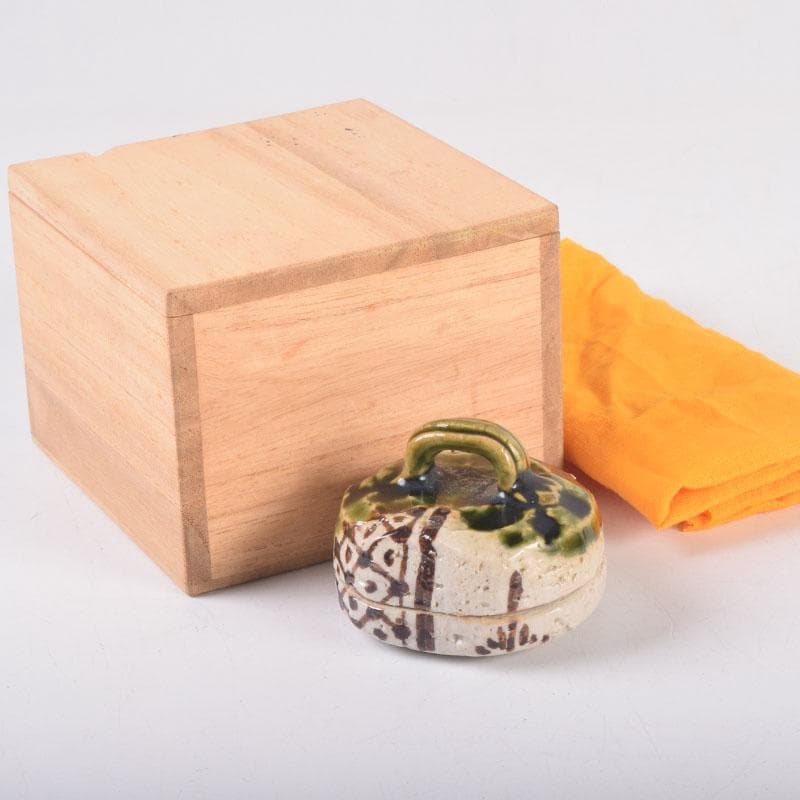 茶道具　織部焼　山口錠鉄作　香合　時代箱　V　8373 茶道具 織部焼 山口錠鉄作 香合 時代箱 V 8373 - メルカリ