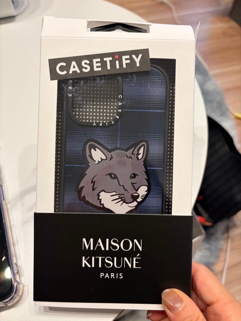 iPhone17限定ver. メゾンキツネCASETiFYのケース(グリップ付き - メルカリ