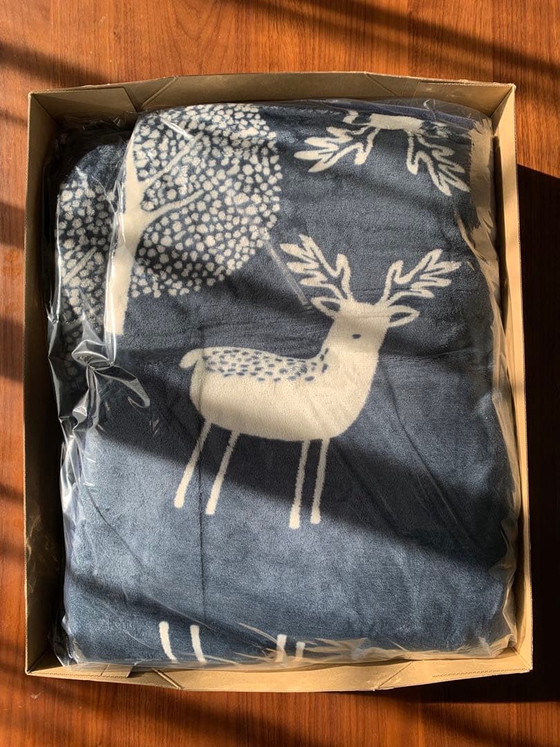 着る電気毛布 curun 鹿と木の北欧柄デザイン 180×140 - メルカリ