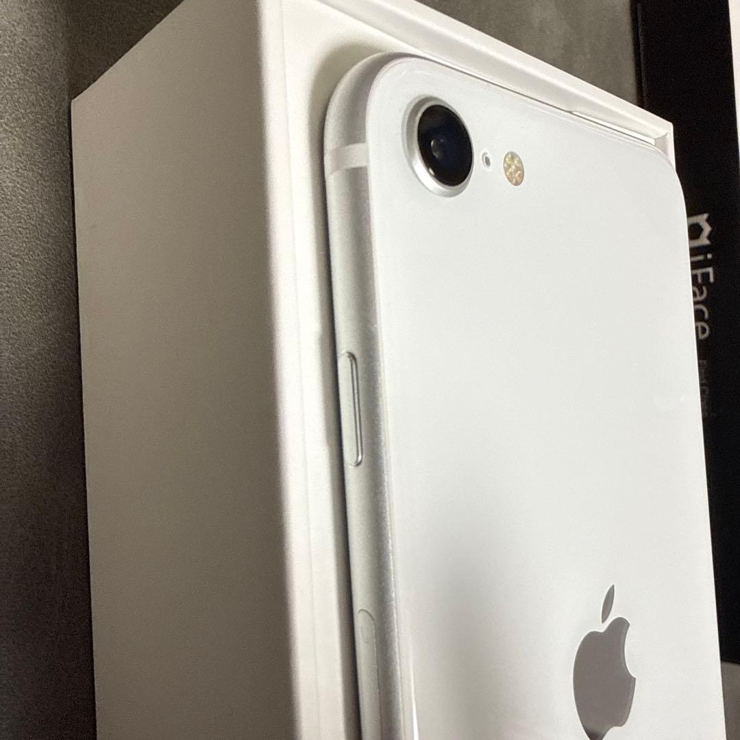 Apple iPhone SE 第2世代 ホワイト 本体 iFaceケース付き - メルカリ