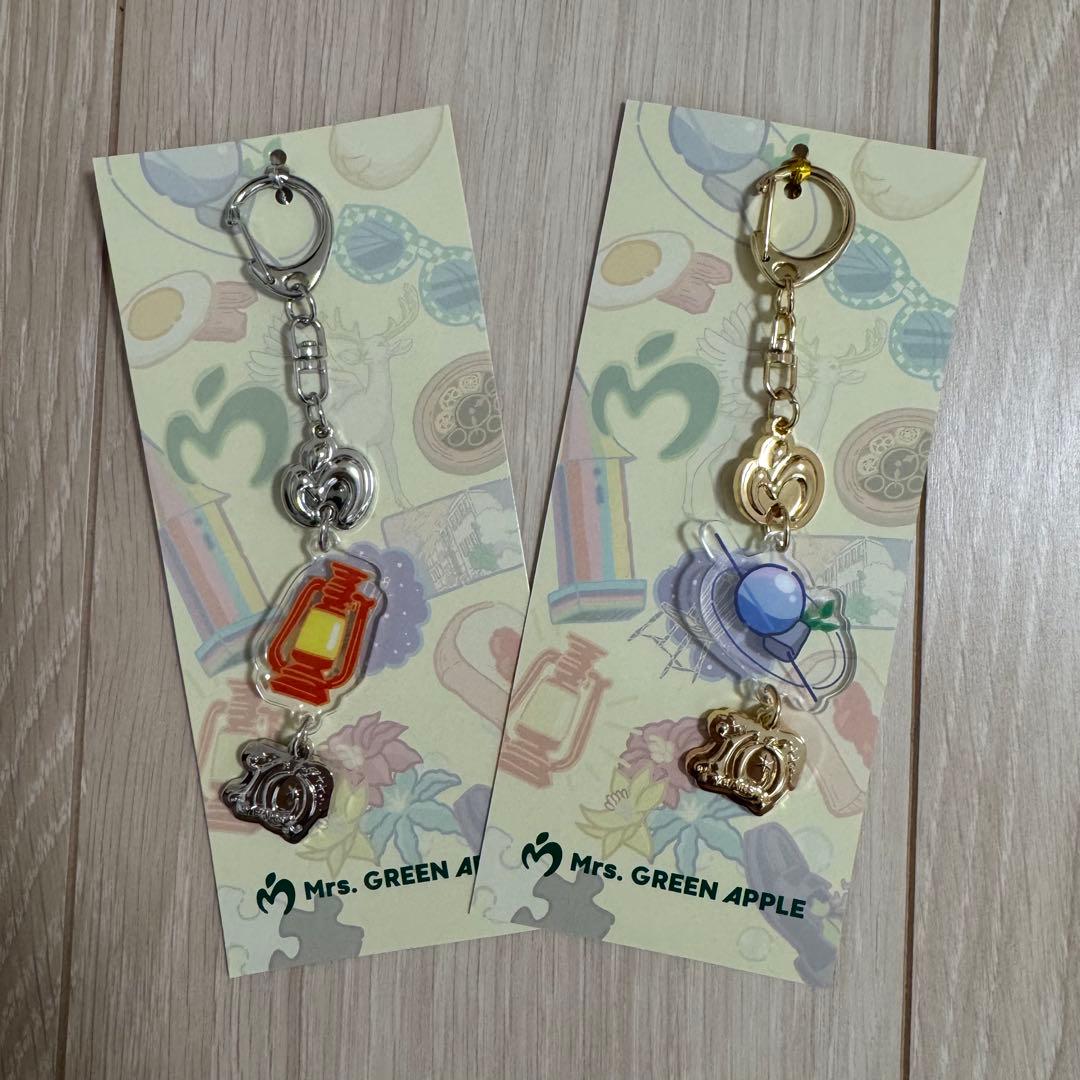Mrs. GREEN APPLE ランダムチャームキーホルダー ポップアップ - メルカリ