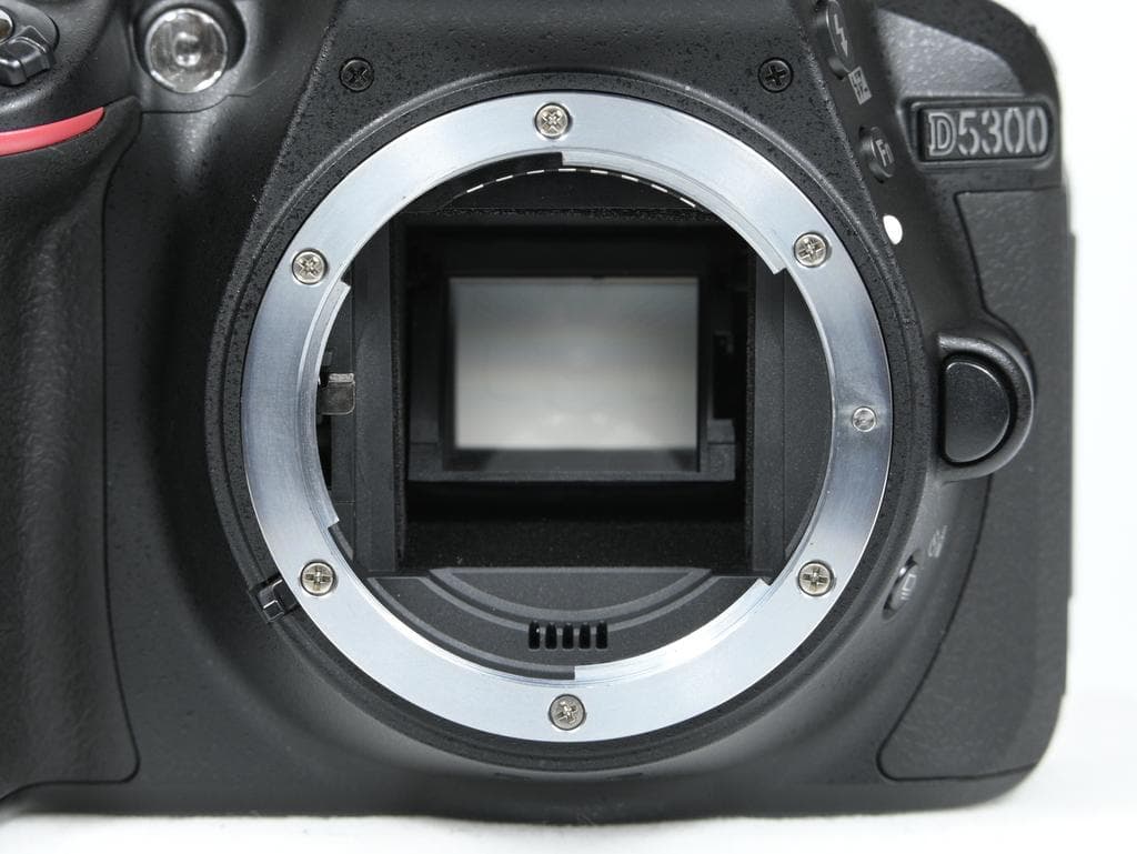 【ほぼ新品】 ニコン　Nikon D5300 ボディ 《ショット数151》