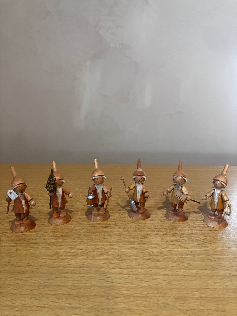 Flade Wiltner ドイツ製　木製ミニチュア人形 6体セット 木のおもちゃ カルテット / ドールハウス用ミニチュア人形-6人家族