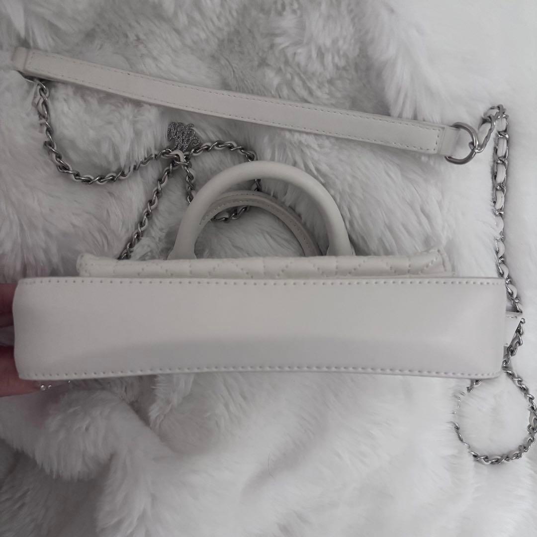 ミシェルマカロン マルチショルダーバック 白 - メルカリ