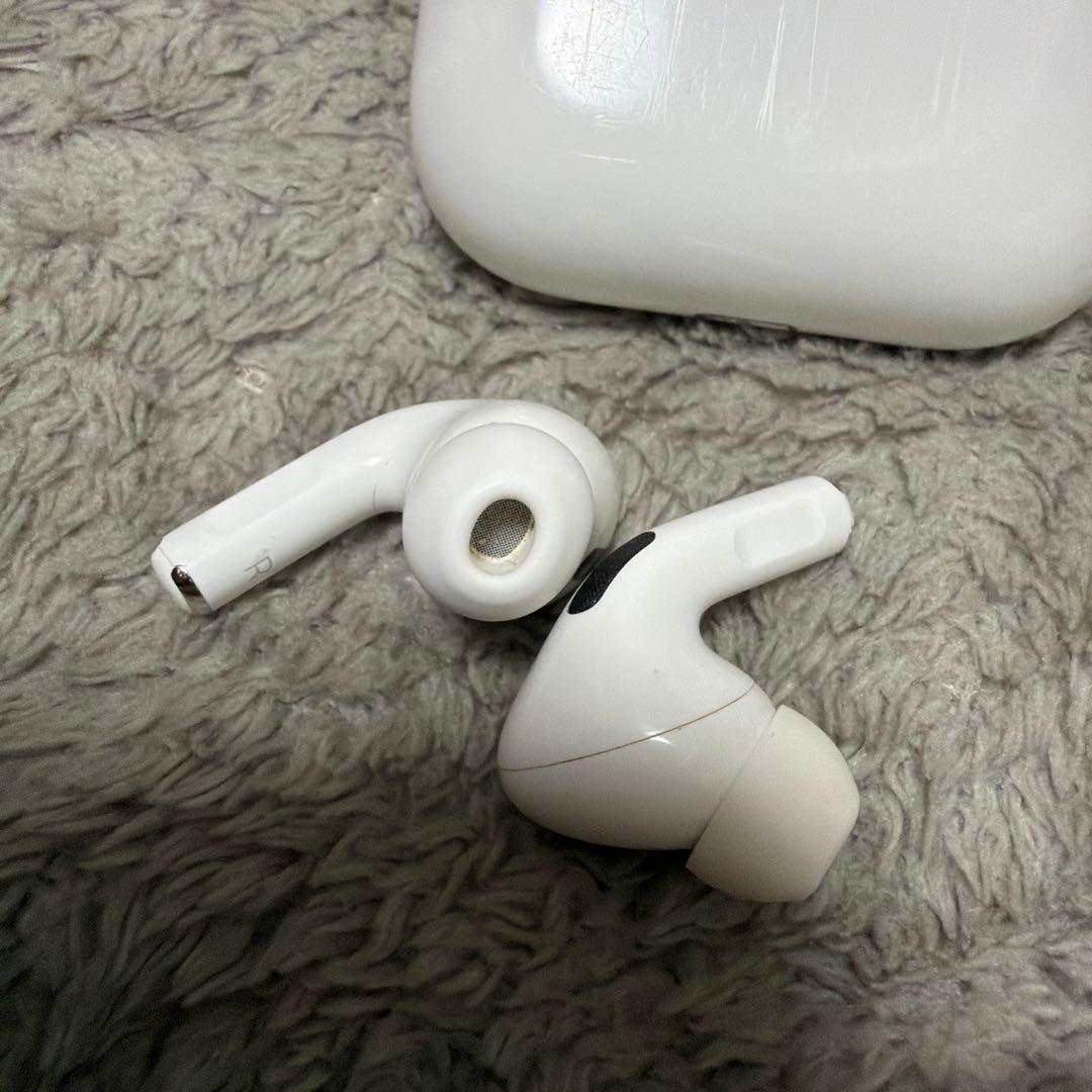 AirPods本体 ホワイト 充電ケース付き ジャンク品 - メルカリ