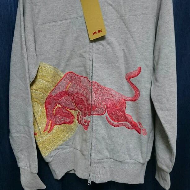 レッドブル支給品パーカー(非売品)red bull athlete only! - メルカリ