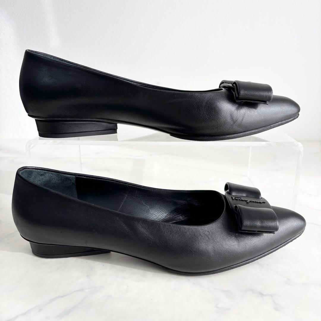 美品 フェラガモ 7.5D VIVA フラットパンプス ヴァラ レザー ブラック