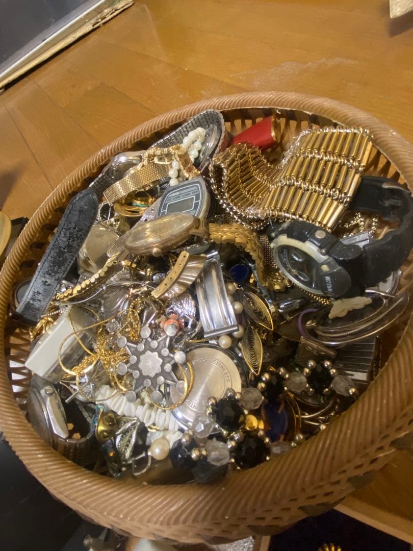 遺品整理 アクセサリー 記念メダル アンティーク 時計 まとめ