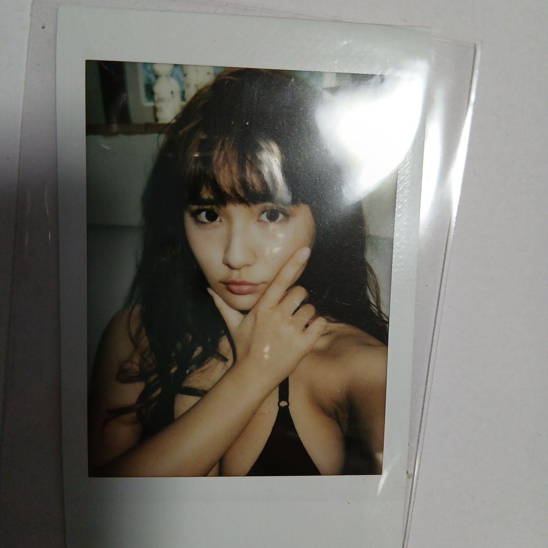 浅川梨奈　チェキ　写真 自撮り ポーズ