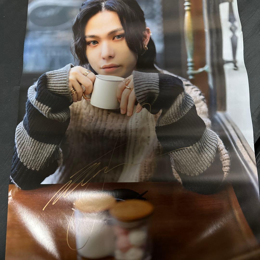 サイン入り ポスター 末吉秀太 2月処分］AAA 末吉秀太 桃色 グッズセット サイン入り写真付き - メルカリ