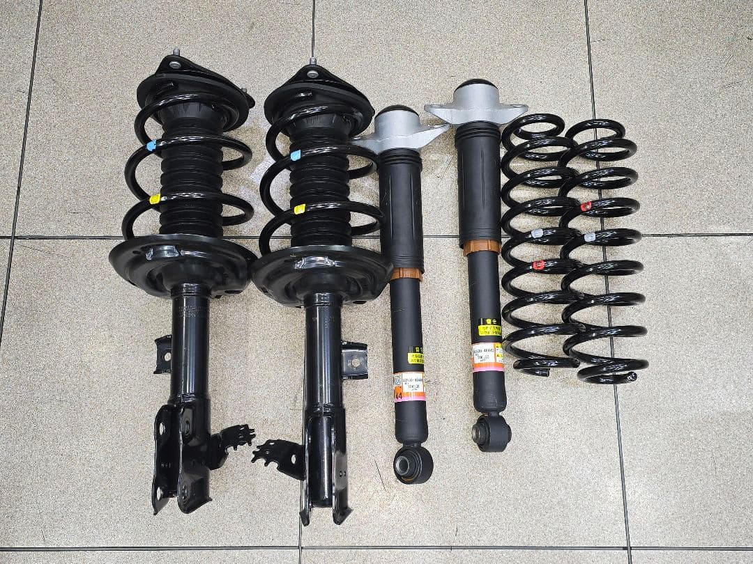 た*だ様 ハリアー80 ハイブリット純正サスペンションキット(一式)ほぼ新品 80ハリアー 純正サスペンション 一式｜Yahoo!フリマ（旧PayPayフリマ）