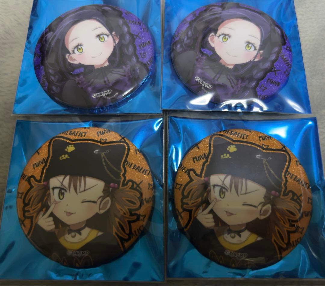 メダリスト カラオケの鉄人 グリッター缶バッジ 狼嵜光 三家田涼佳