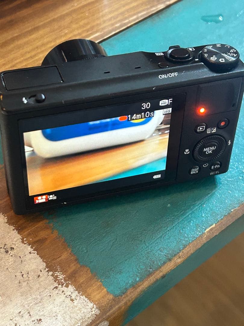 FUJIFILM XQ1 コンパクトデジタルカメラ