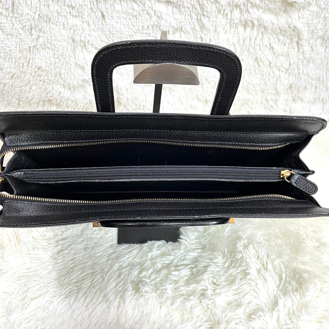 フェラガモ ビジネスバッグ オールレザー 3層 自立 ロゴ金具 ブリーフ