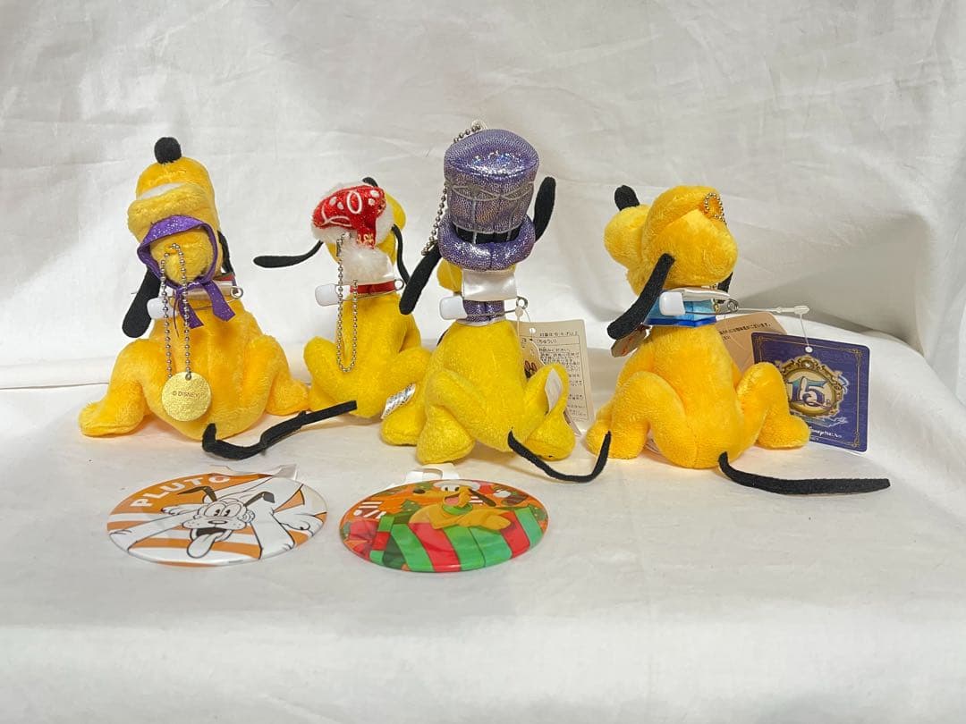 匿名配送/ディズニー プルート ぬいぐるみバッジ4種＋缶バッジ2種 6点