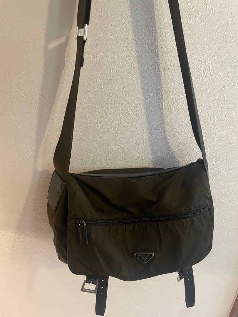 PRADA オリーブグリーン ショルダーバッグ - メルカリ
