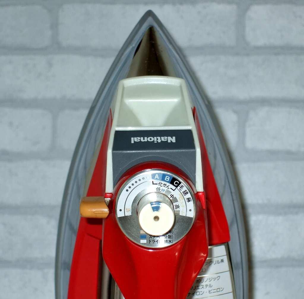 ナショナル 昭和レトロな赤いスチームアイロン NI-6000 - メルカリ