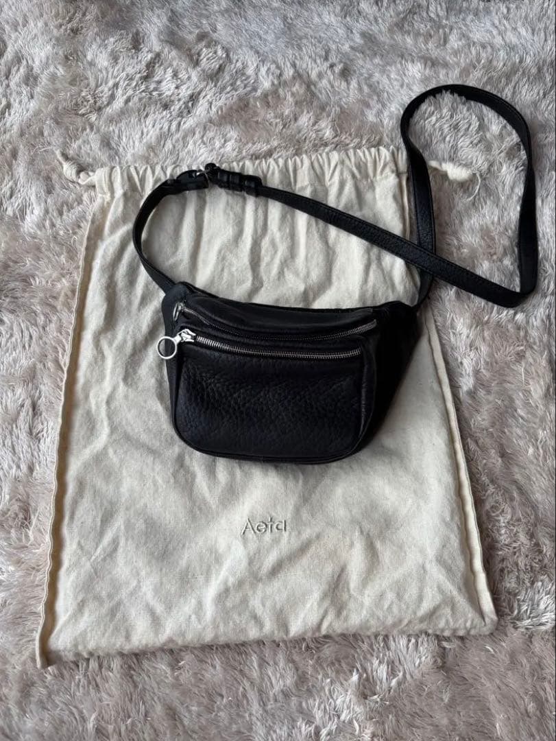 AetaブラックレザーボディバッグS AetaブラックレザーボディバッグS AetaブラックレザーボディバッグS