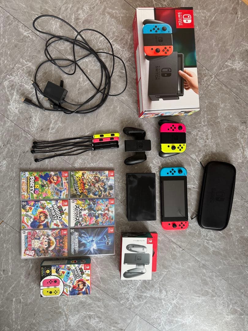 Switch Nintendo カセット6本Joy-Con 4個　持ち運びケース Switch Nintendo カセット6本Joy-Con 4個持ち運びケース