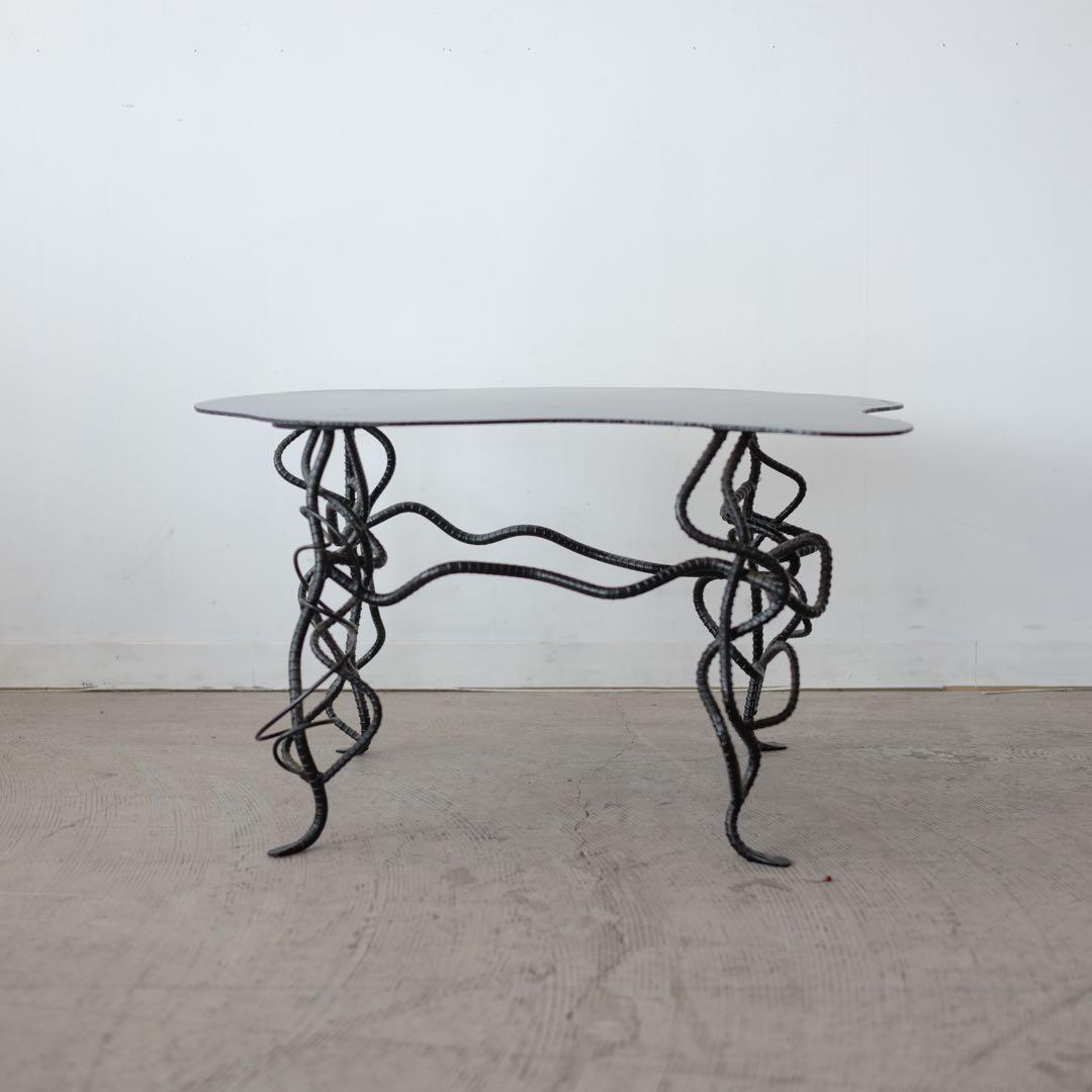 アーティスティックな黒いサイドテーブル サイドテーブル 606 - Artek