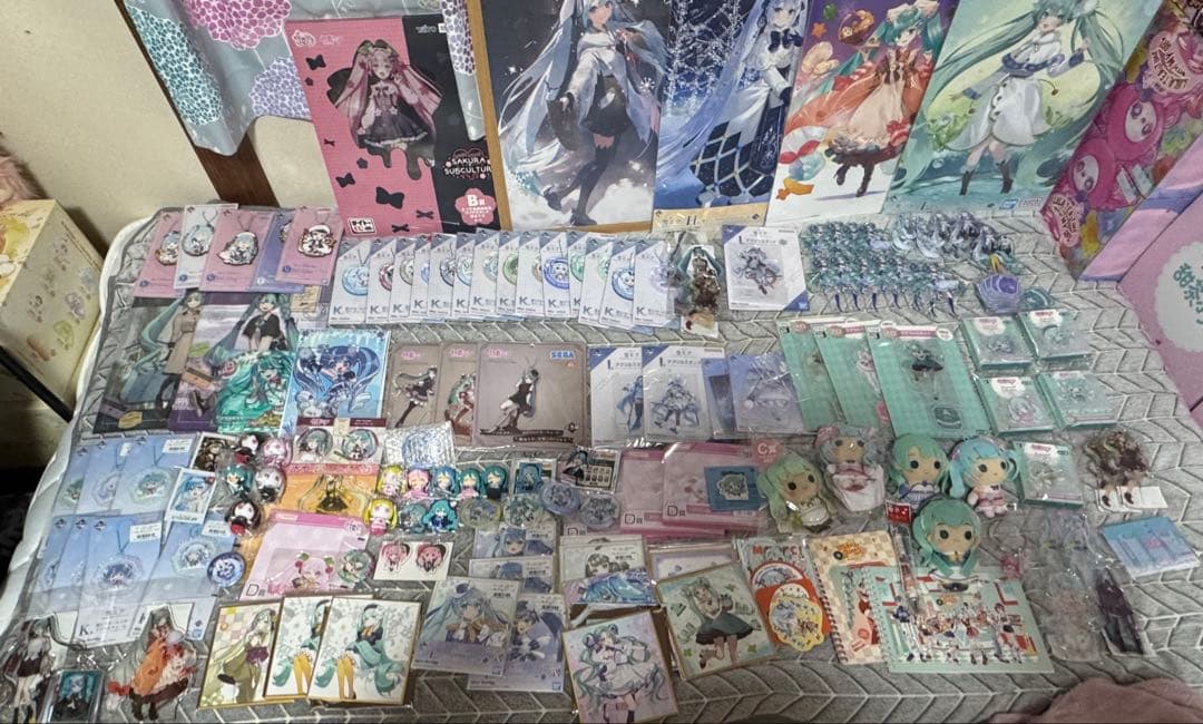 【美品】 初音ミク グッズ まとめ売り ぬいぐるみ アクリル ラバー 缶バッジ 美品】 初音ミク グッズ まとめ売り ぬいぐるみ アクリル ラバー 缶