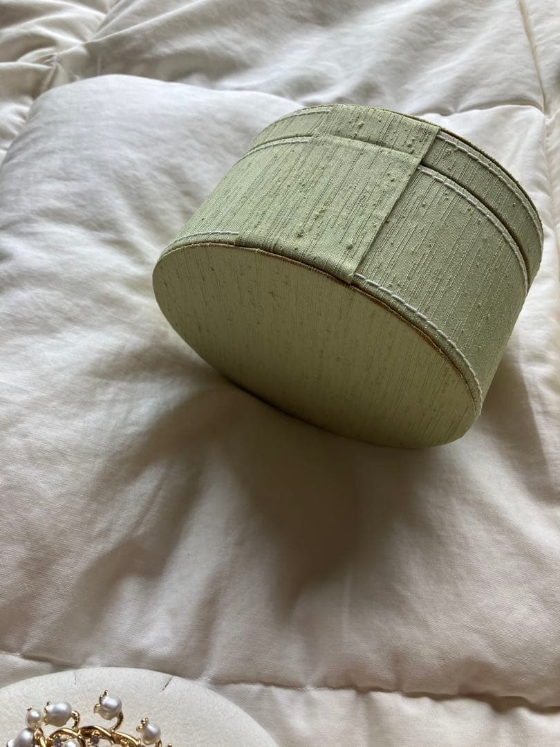 VENDOME スズランブローチ・イヤリングセット 刺繍ジュエリーBOX付き