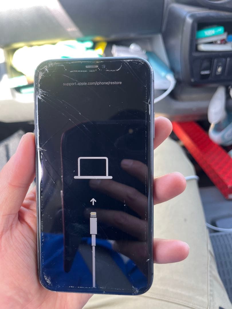 iPhone 11 ブラック 本体 画面ひびあり - メルカリ