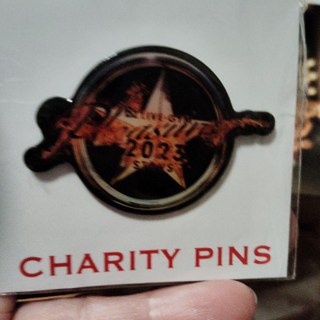 B'z チャリティー ピンバッジ - メルカリ