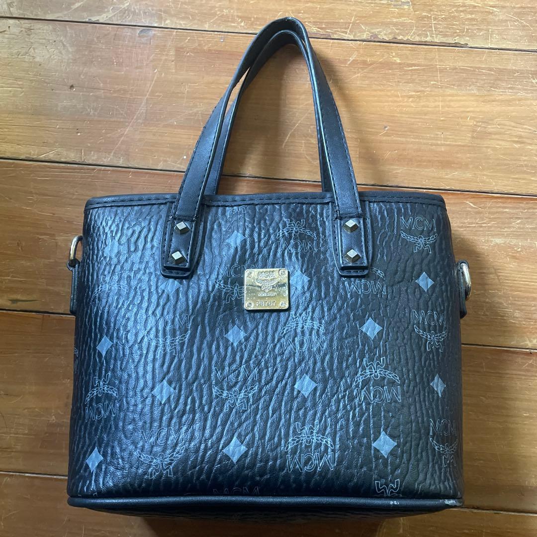 ブラックエンボスハンドバッグmcm ウィメンズ トップハンドル バッグ | MCM