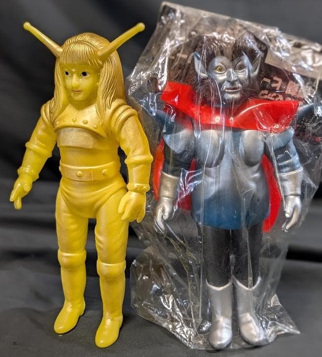 蓄光マグマ大使＆宇宙の帝王ゴア未開封（ブルマァク復刻）ソフビフィギュア２体セット Amazon | フィギュア 宇宙の帝王 ゴア マグマ大使 未開封品