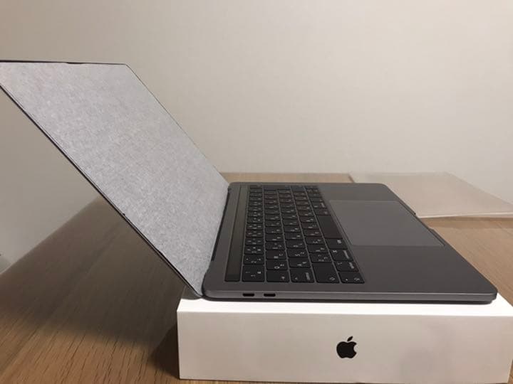 MacBook本体 MacBook pro 13  1.4GHz 256GB SG