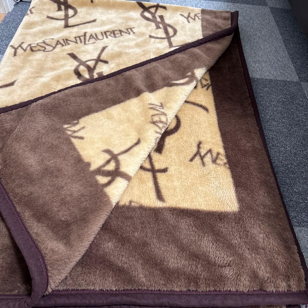 イヴ・サンローラン アクリルマイアー毛布140✖️200 - メルカリ