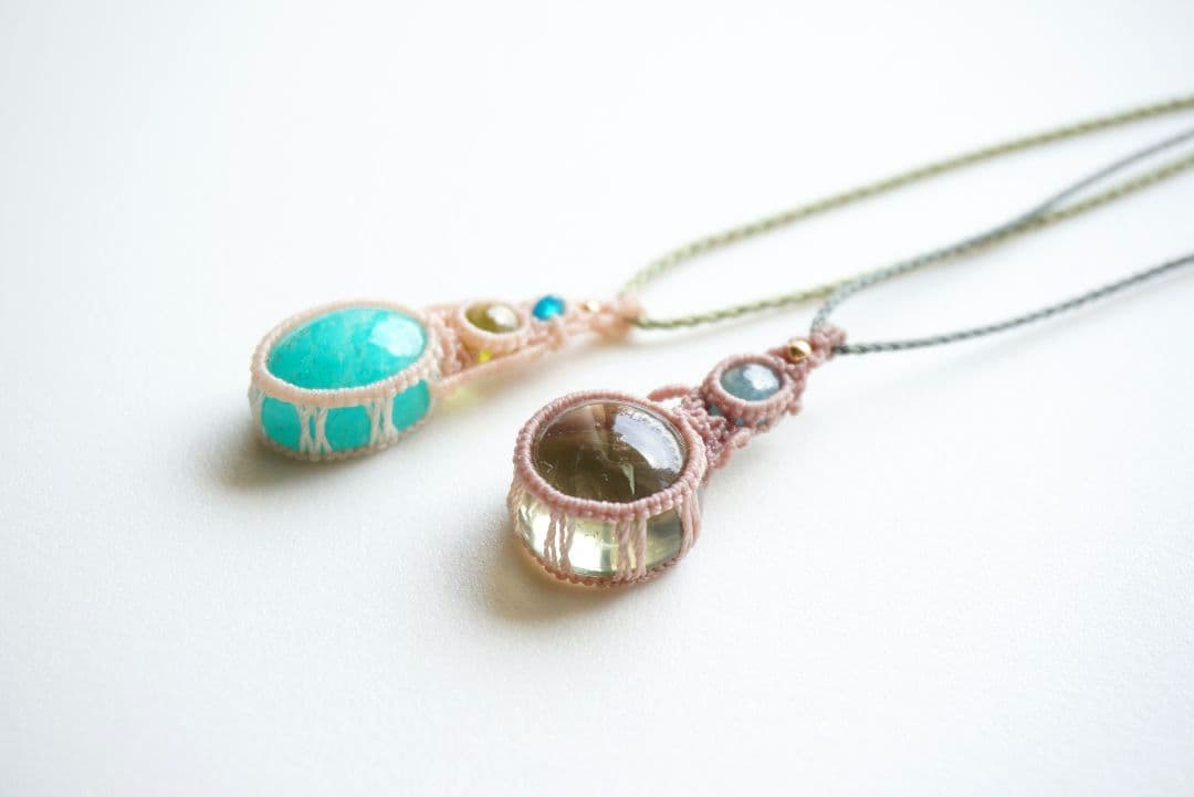 《萌え出づ》高品質アマゾナイト　ペリドット　ブルーアパタイト　マクラメネックレス