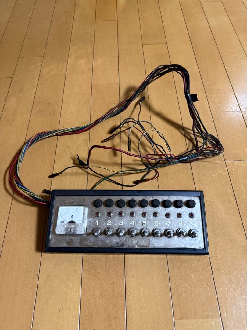 スイッチボックス☆デコトラ ☆ 楽天市場】【送料無料】 トラック デコトラ 12連スイッチボックス 12V