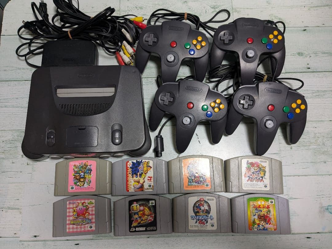 ニンテンドー64 すぐに4人で遊べる　ソフト8本 任天堂（Nintendo） 64 本体 ニンテンドー64 すぐ遊べるセット