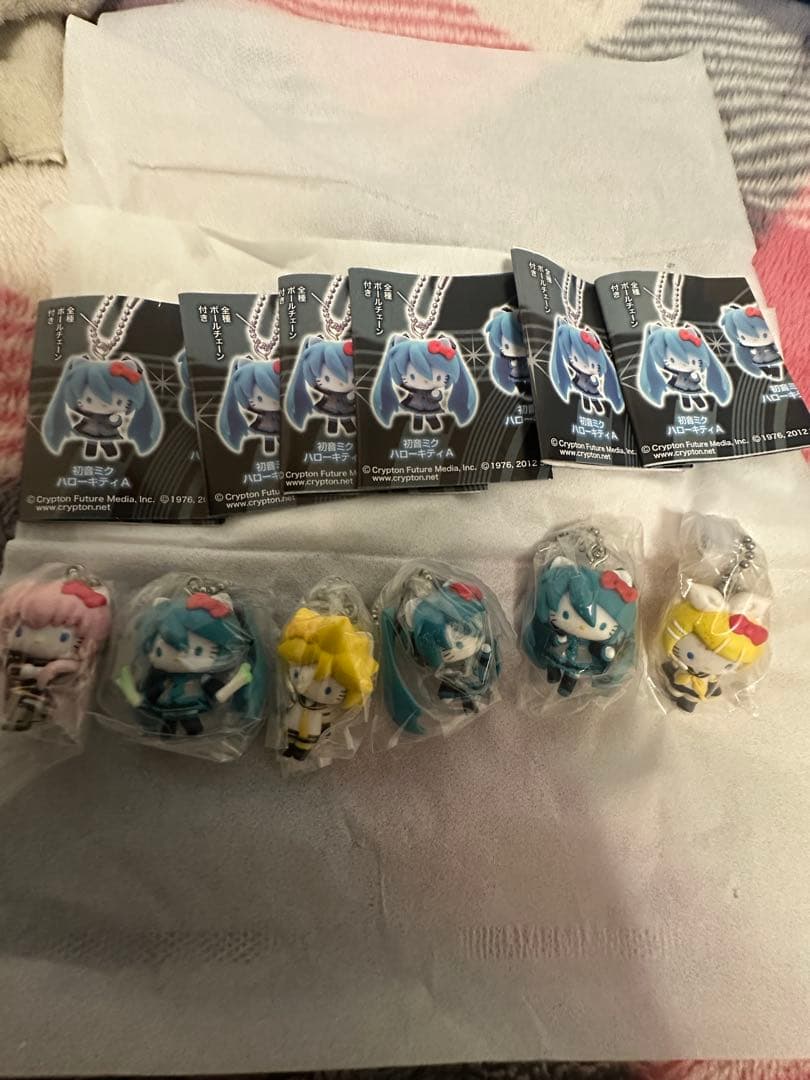 初音ミク キティ ボールチェーンキーホルダー - メルカリ