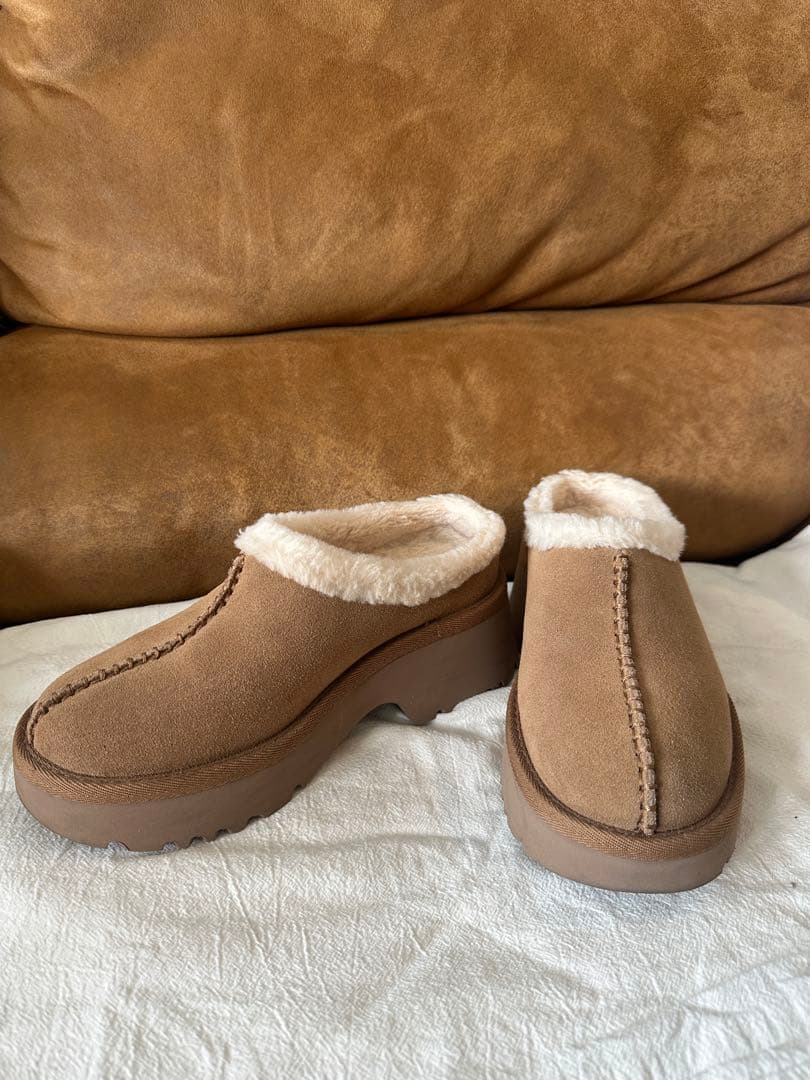 一度使用のみ美品UGG ニュー ハイツ コージー クロッグ5/22cm UGG（アグ） NEW HEIGHTS COZY CLOG ニュー ハイツ コージー クロッグ