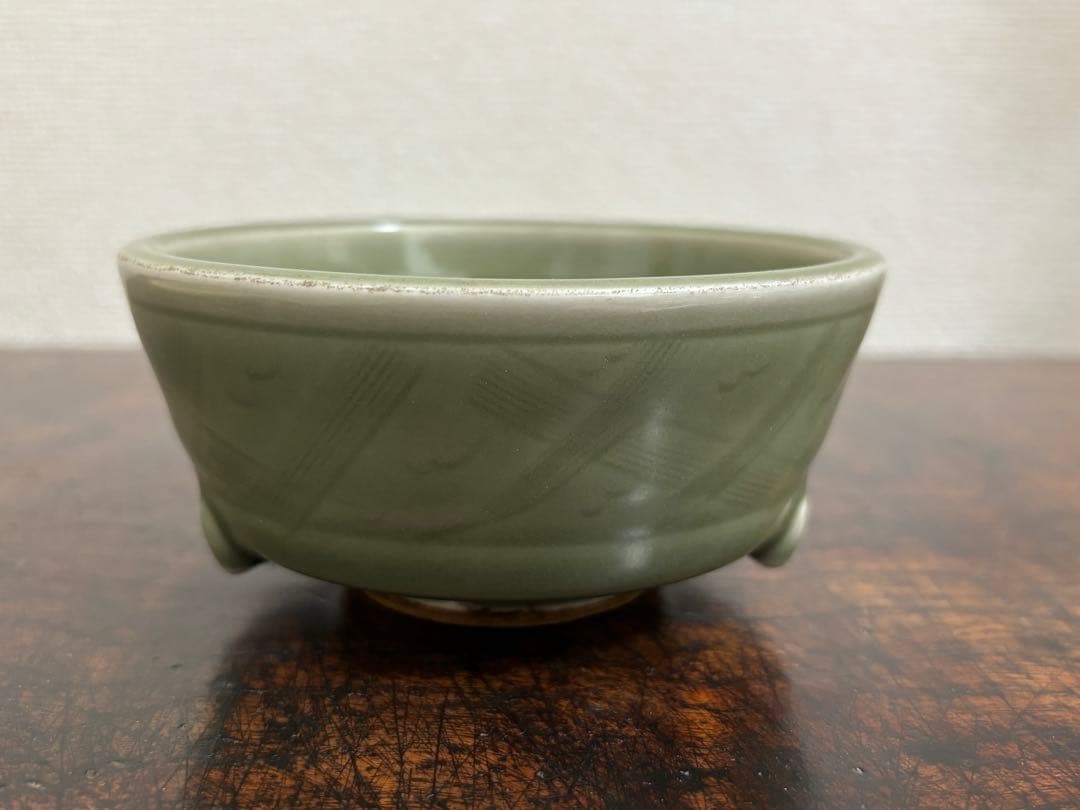 【美品】唐物 龍泉窯 青磁三脚香炉 外口径12cm　中国古玩 唐物 美品】唐物 龍泉窯 青磁三脚香炉 外口径12cm 中国古玩 唐物 - メルカリ